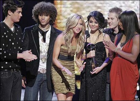 _42387930_highschoolmusical_ap.jpg